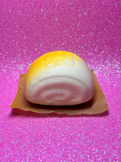 Hello Kitty bread squishy